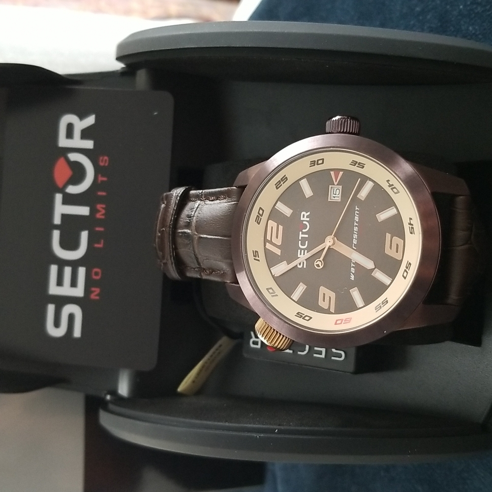 Sector men watch. New in its original box. Brown leather adjustable band.